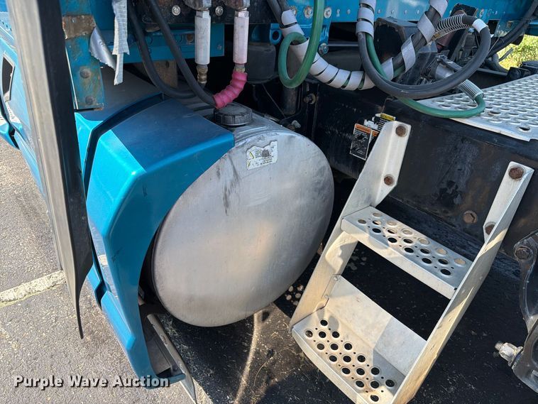 image for item FH6375 2017 Kenworth T680 semi truck