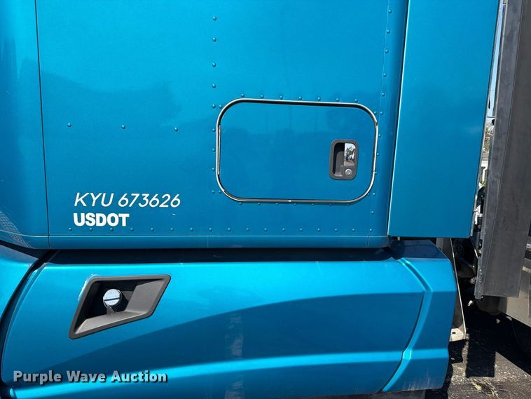 image for item FH6375 2017 Kenworth T680 semi truck
