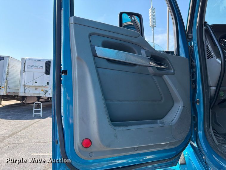 image for item FH6375 2017 Kenworth T680 semi truck