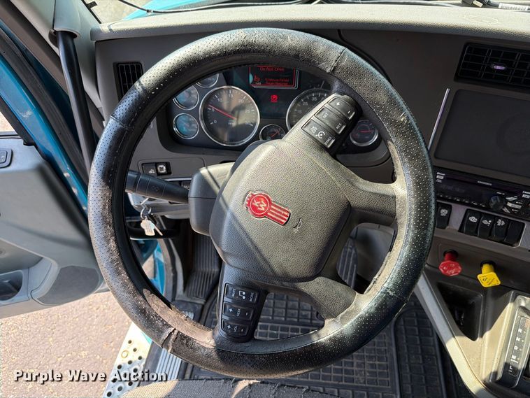 image for item FH6375 2017 Kenworth T680 semi truck