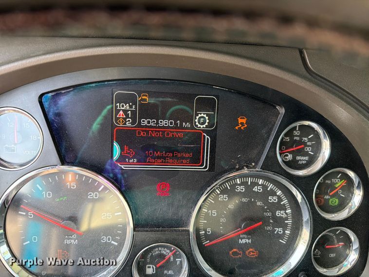 image for item FH6375 2017 Kenworth T680 semi truck