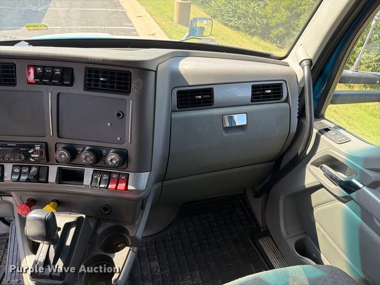 image for item FH6375 2017 Kenworth T680 semi truck