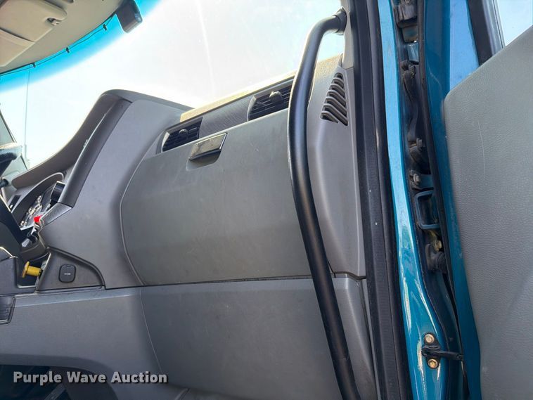 image for item FH6375 2017 Kenworth T680 semi truck