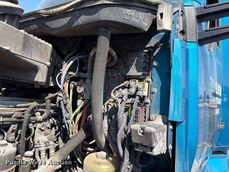 image for item FH6375 2017 Kenworth T680 semi truck