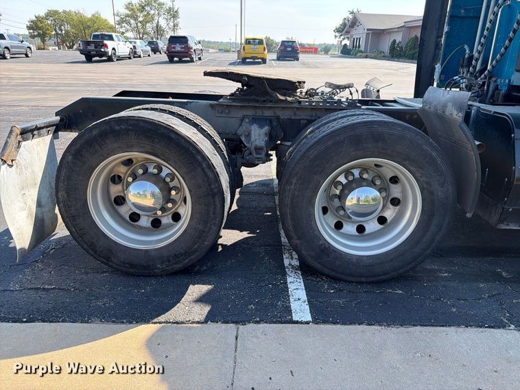 image for item FH6375 2017 Kenworth T680 semi truck