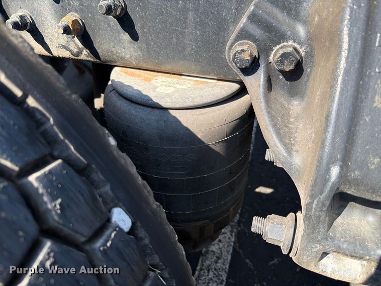 image for item FH6375 2017 Kenworth T680 semi truck
