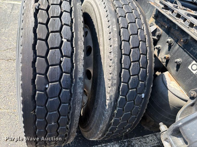 image for item FH6375 2017 Kenworth T680 semi truck