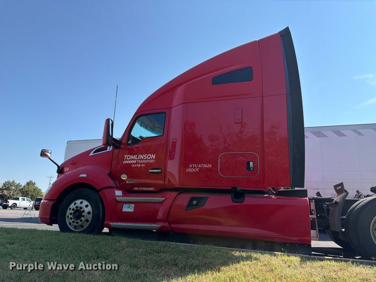 image for item FH6376 2018 Kenworth T680 semi truck