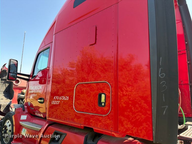 image for item FH6376 2018 Kenworth T680 semi truck