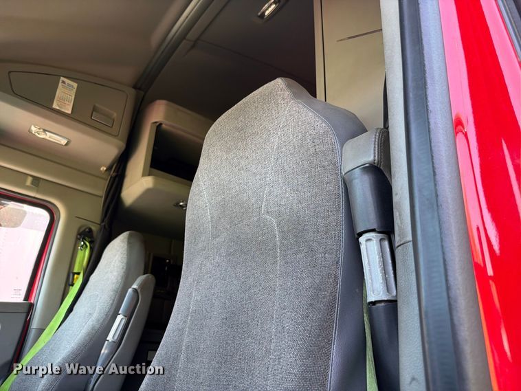 image for item FH6376 2018 Kenworth T680 semi truck