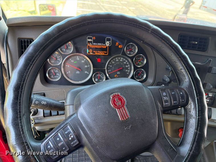 image for item FH6376 2018 Kenworth T680 semi truck