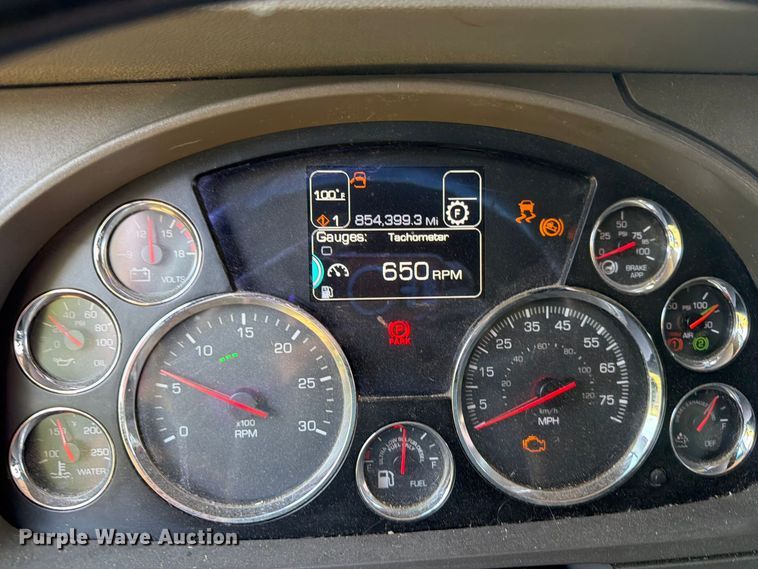 image for item FH6376 2018 Kenworth T680 semi truck