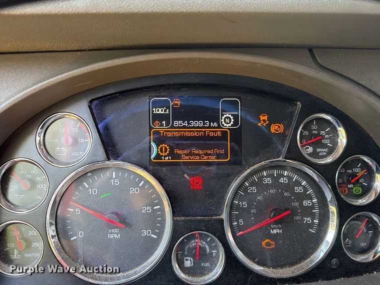 image for item FH6376 2018 Kenworth T680 semi truck