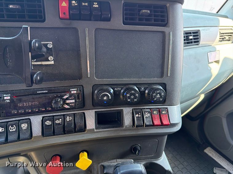 image for item FH6376 2018 Kenworth T680 semi truck