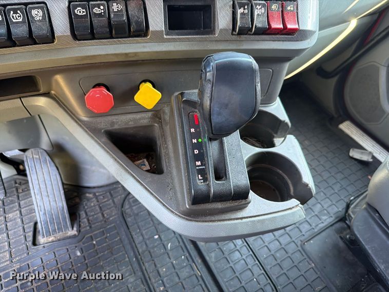 image for item FH6376 2018 Kenworth T680 semi truck