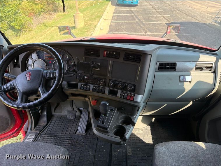 image for item FH6376 2018 Kenworth T680 semi truck