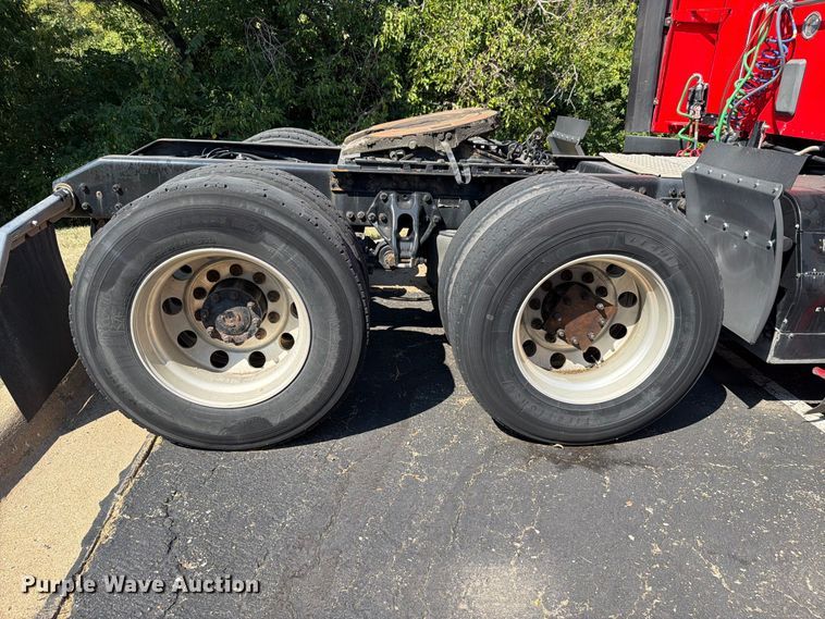 image for item FH6376 2018 Kenworth T680 semi truck