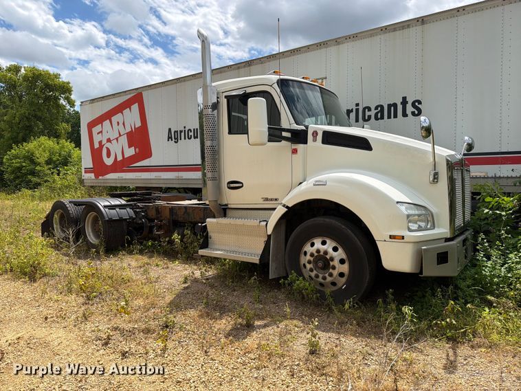 2016 Kenworth T880 semi truck