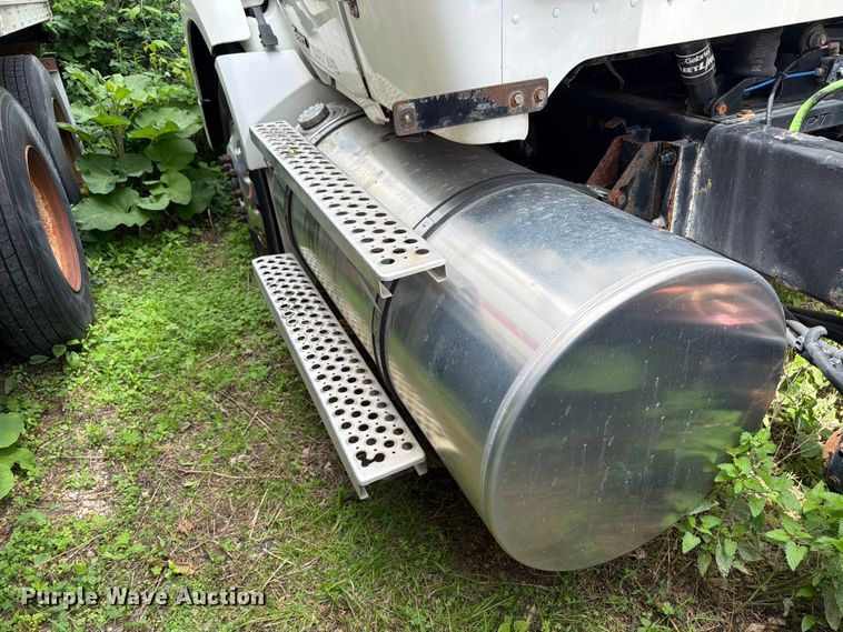 image for item FK0290 2016 Kenworth T880 semi truck