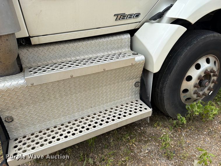 image for item FK0290 2016 Kenworth T880 semi truck