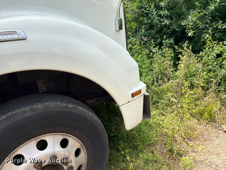 image for item FK0290 2016 Kenworth T880 semi truck