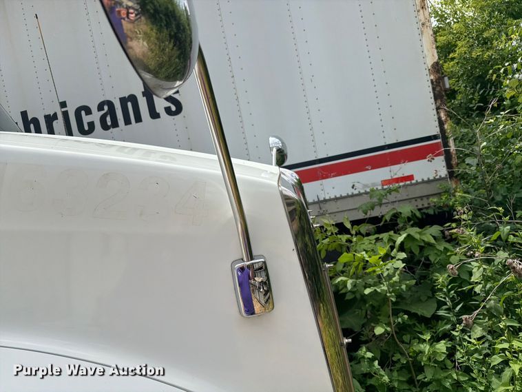 image for item FK0290 2016 Kenworth T880 semi truck