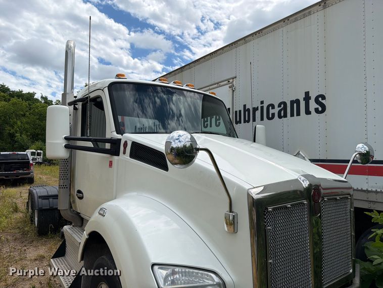 image for item FK0290 2016 Kenworth T880 semi truck
