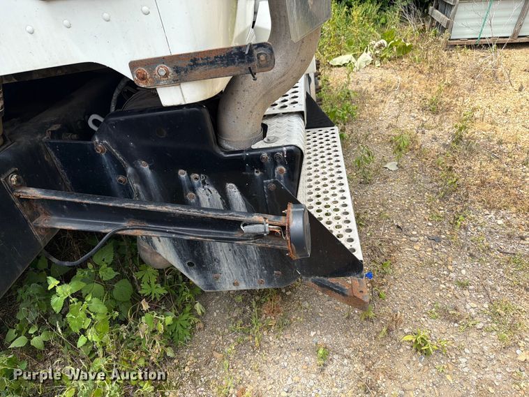 image for item FK0290 2016 Kenworth T880 semi truck