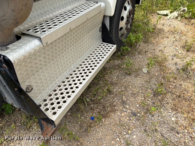 image for item FK0290 2016 Kenworth T880 semi truck