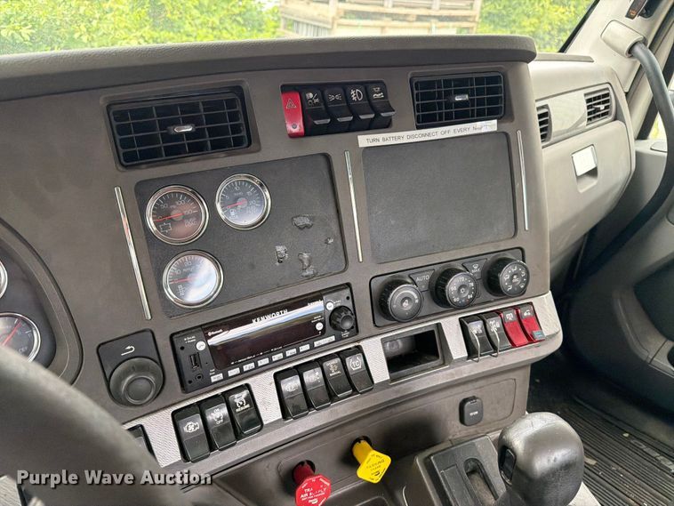 image for item FK0290 2016 Kenworth T880 semi truck