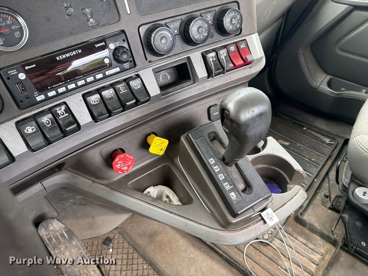image for item FK0290 2016 Kenworth T880 semi truck