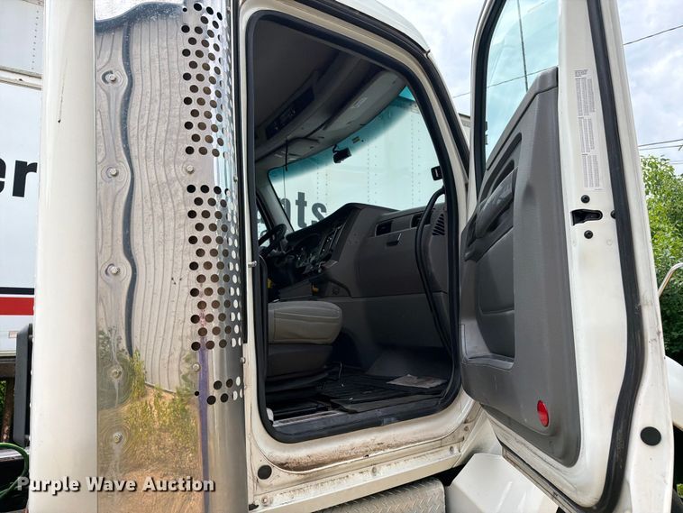 image for item FK0290 2016 Kenworth T880 semi truck