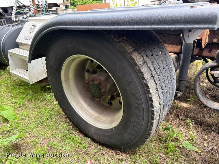 image for item FK0290 2016 Kenworth T880 semi truck