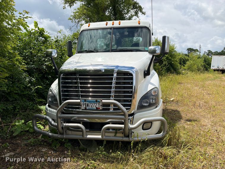 image for item FK0291 2015 Freightliner Cascadia semi truck