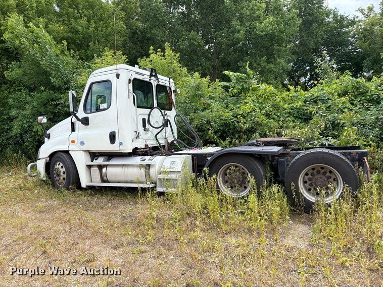 image for item FK0291 2015 Freightliner Cascadia semi truck