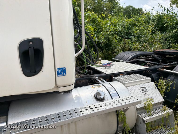 image for item FK0291 2015 Freightliner Cascadia semi truck