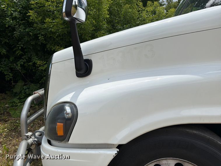 image for item FK0291 2015 Freightliner Cascadia semi truck