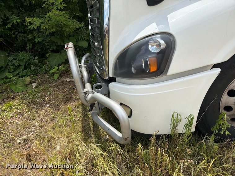 image for item FK0291 2015 Freightliner Cascadia semi truck