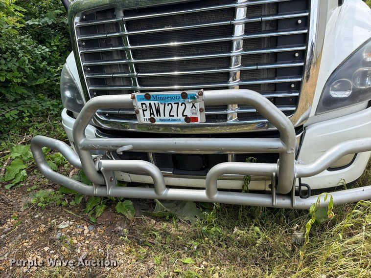 image for item FK0291 2015 Freightliner Cascadia semi truck