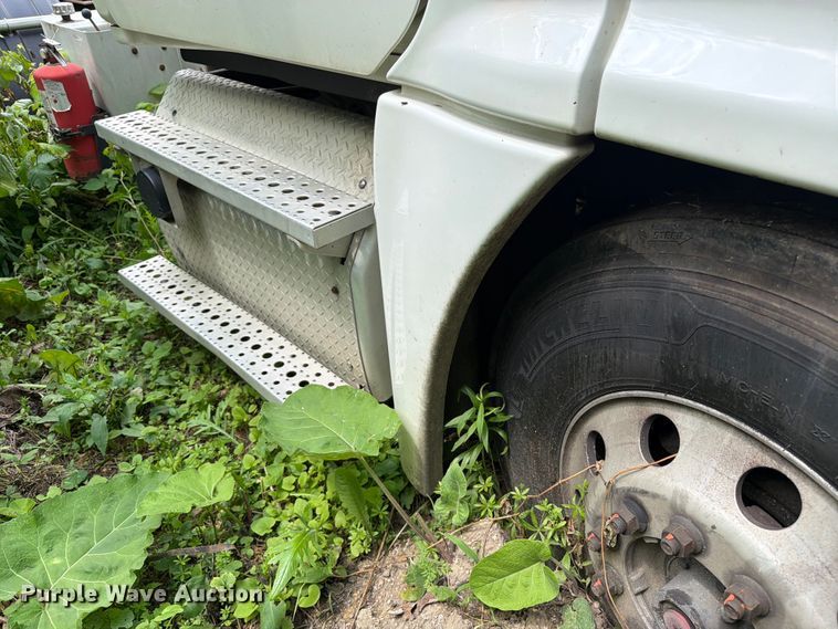 image for item FK0291 2015 Freightliner Cascadia semi truck