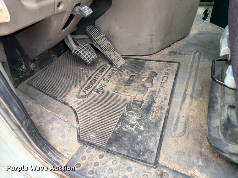 image for item FK0291 2015 Freightliner Cascadia semi truck