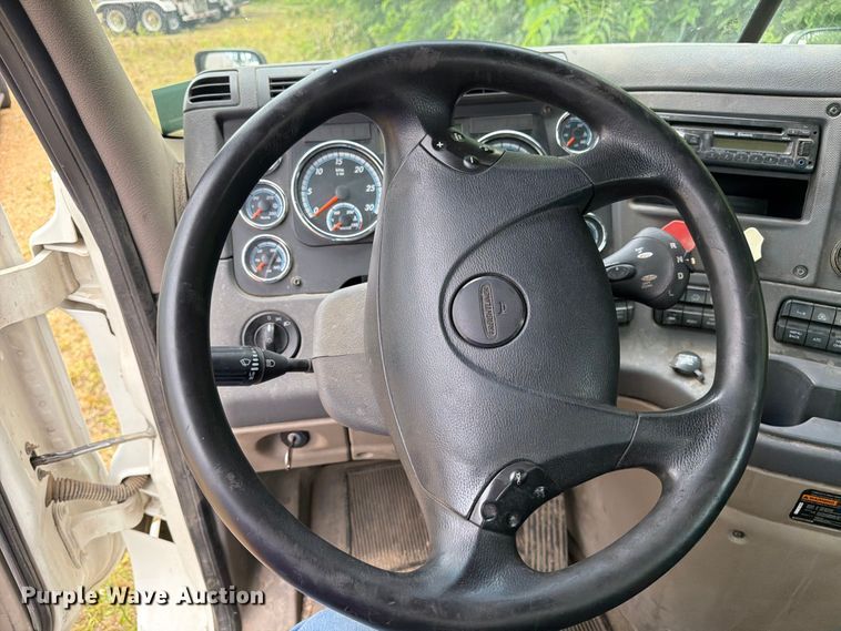 image for item FK0291 2015 Freightliner Cascadia semi truck