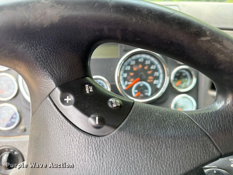 image for item FK0291 2015 Freightliner Cascadia semi truck