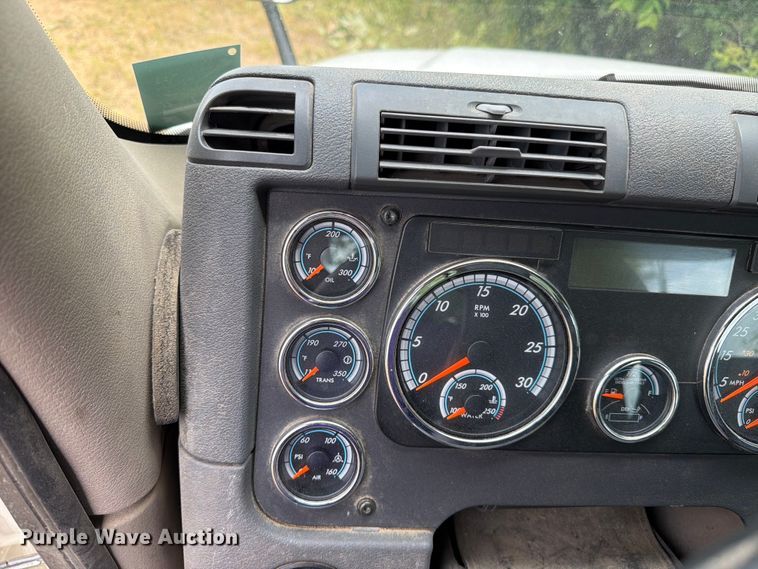 image for item FK0291 2015 Freightliner Cascadia semi truck
