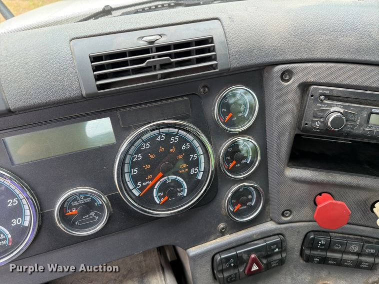 image for item FK0291 2015 Freightliner Cascadia semi truck