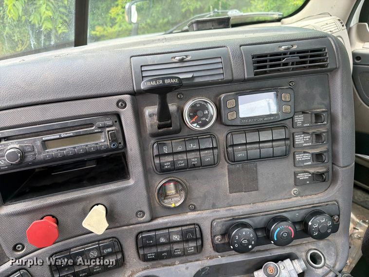 image for item FK0291 2015 Freightliner Cascadia semi truck
