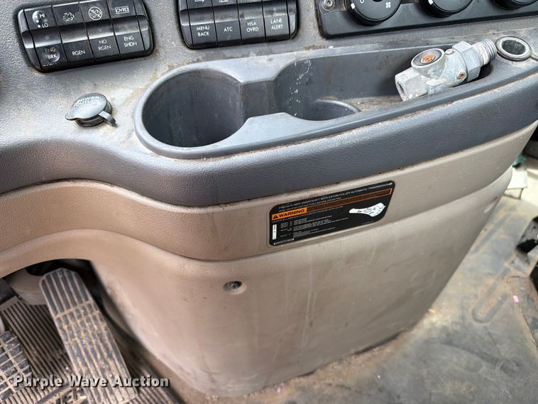 image for item FK0291 2015 Freightliner Cascadia semi truck