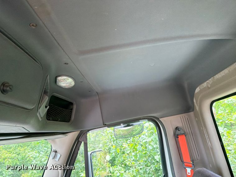 image for item FK0291 2015 Freightliner Cascadia semi truck