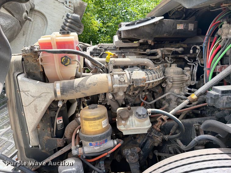 image for item FK0291 2015 Freightliner Cascadia semi truck