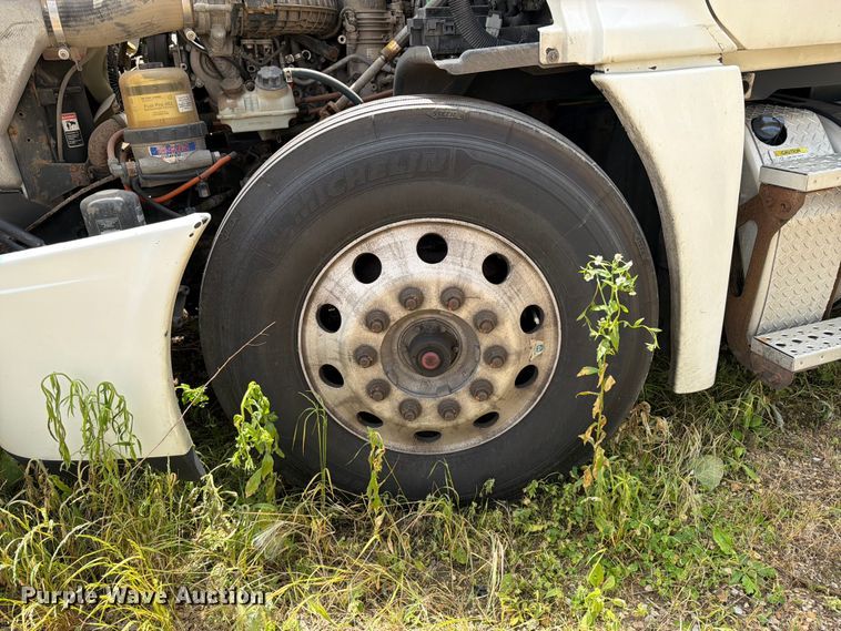 image for item FK0291 2015 Freightliner Cascadia semi truck